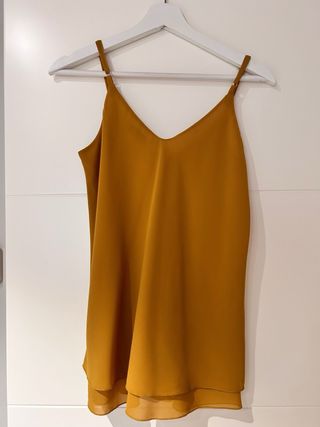 Camiseta mostaza de tirantes