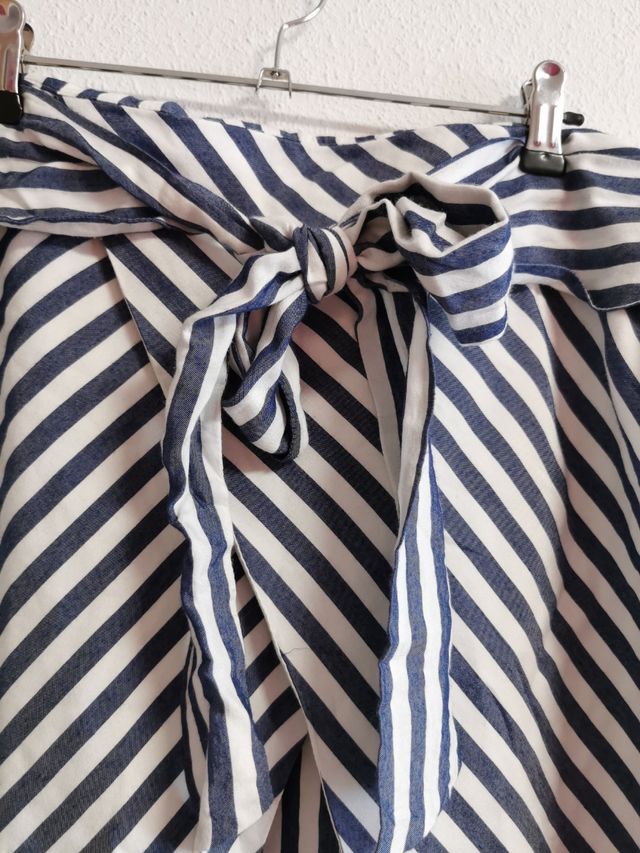 Falda de chica talla L de Zara.