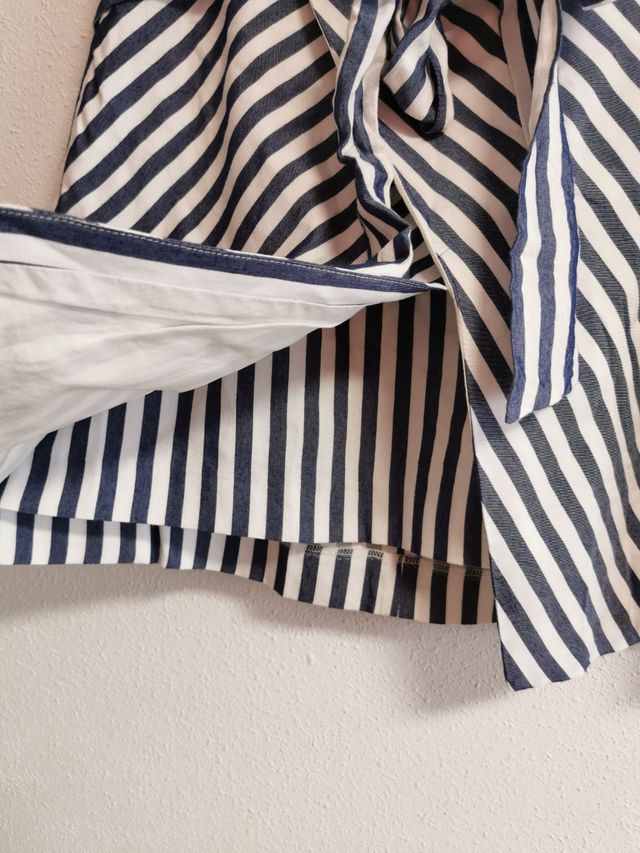 Falda de chica talla L de Zara.