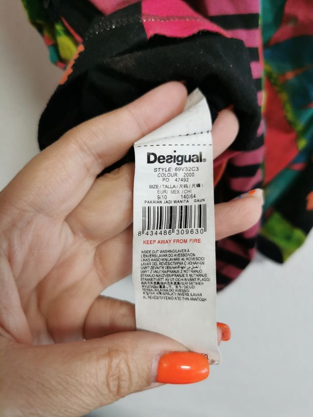 Vestido de niña talla 9-10 años de Desigual.