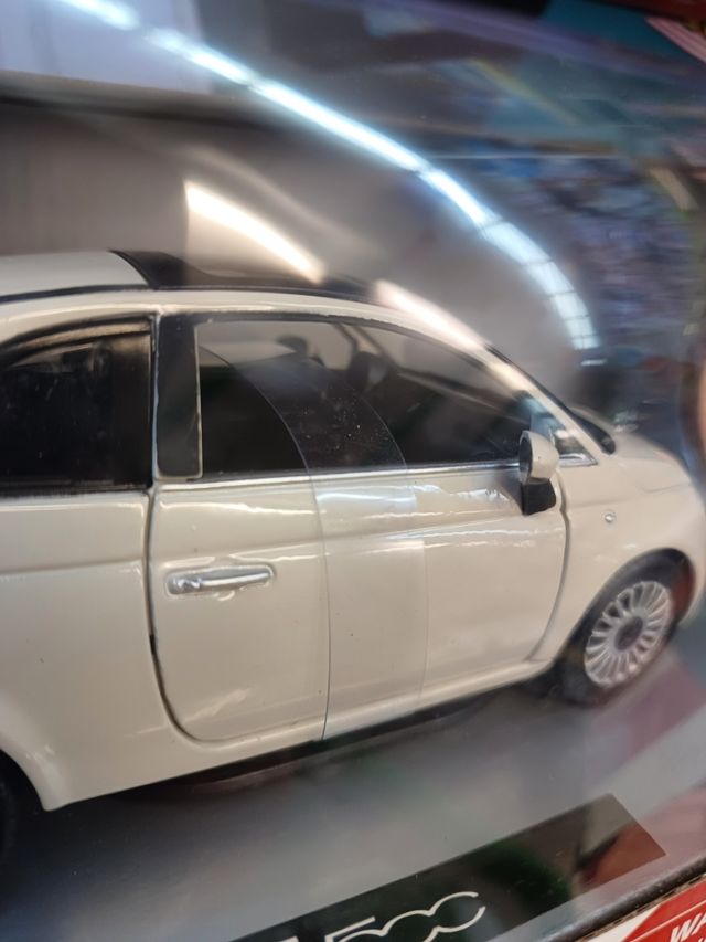 Fiat 500 Bianca 1:24