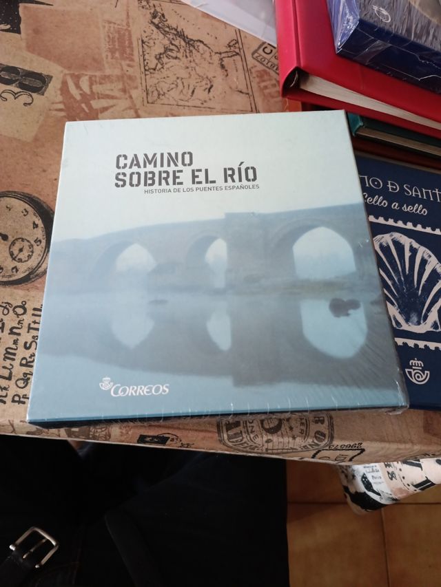 Carpeta sellos  Correos Camino sobre el Rio