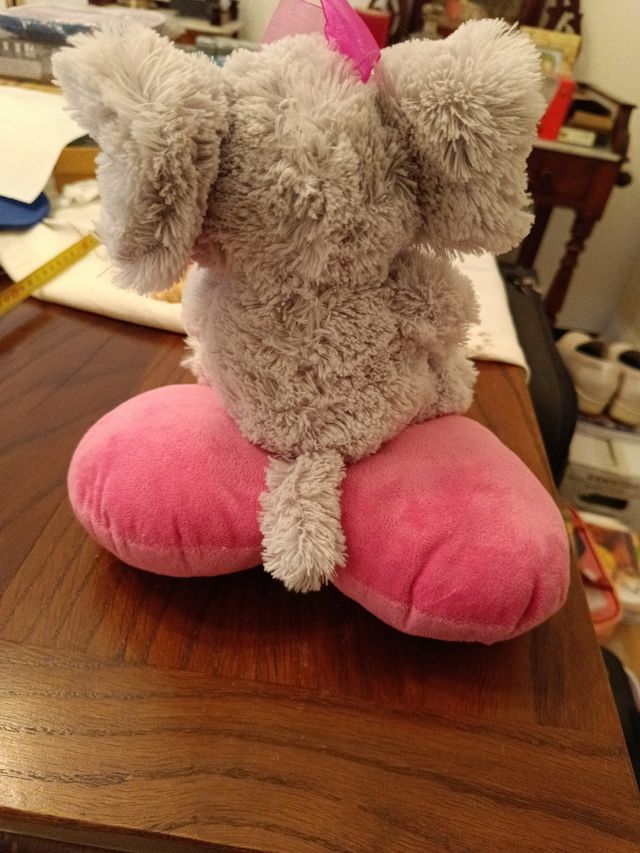 Peluche elefante su cuore