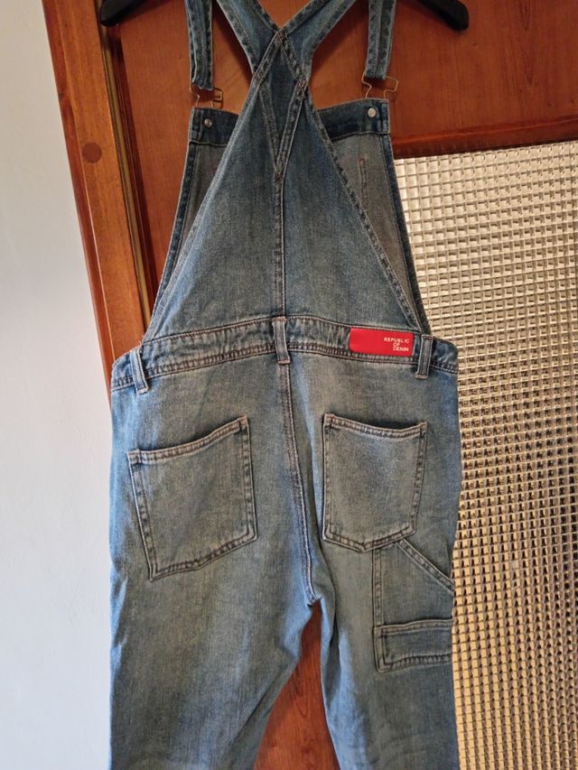 Salopette con pantaloni