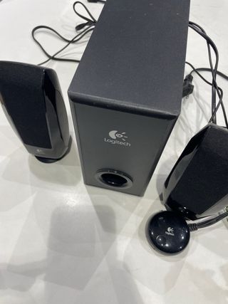 Altavoces logitech s220
