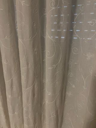 Cortina - visillo. Color blanco roto. KA Int