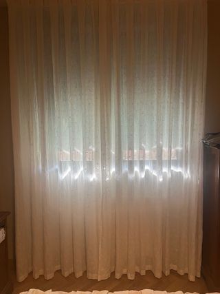 Cortina - visillo. Color blanco roto. KA Int