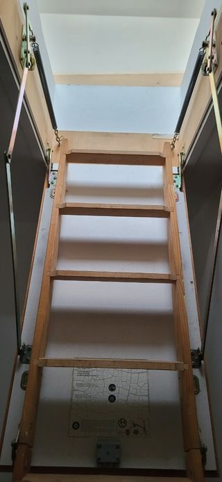 Escalera buhardilla