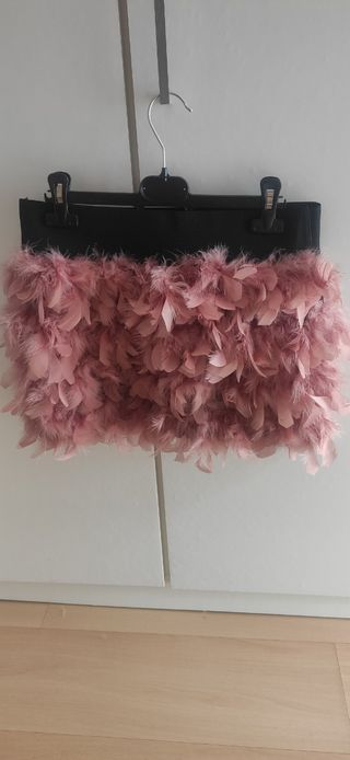 Falda de plumas 