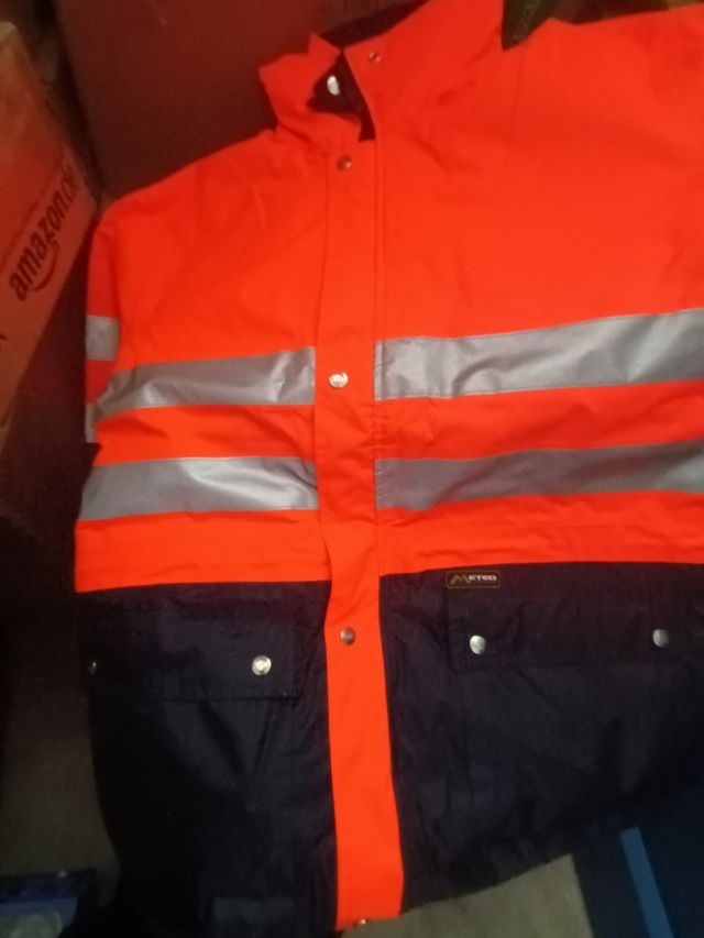 PARKA CHUBASQUERO DESMONTABLE