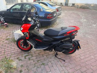 MOTO Aprilia sr gt 125cc
