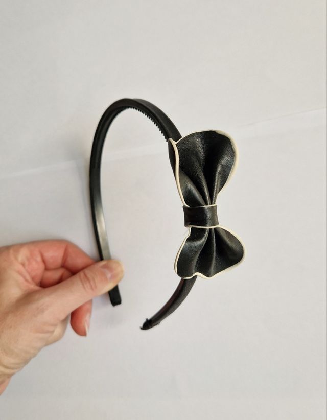 Cerchietto con fiocco in similpelle