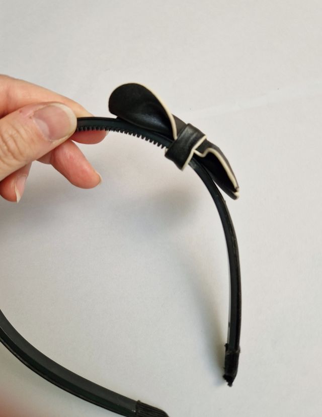 Cerchietto con fiocco in similpelle