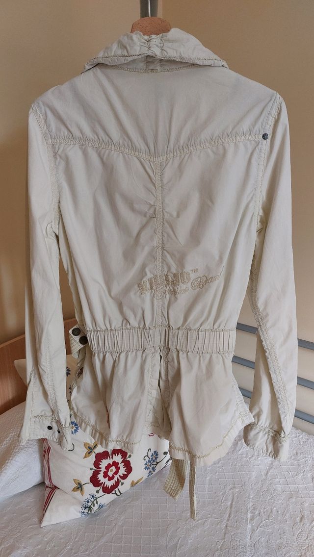 Chaqueta beige KHUJO (Talla L)