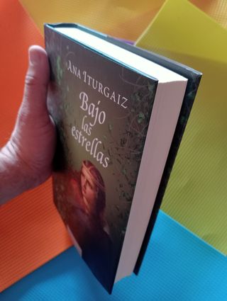 Bajo las estrellas. Ana Iturgaiz.