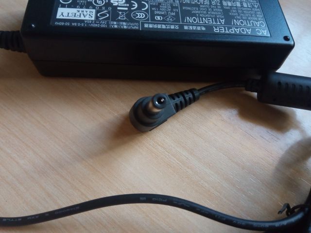 Cargador portátil FUJITSU 24V 2,65A