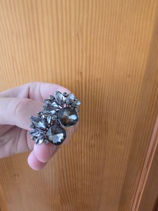 Pendientes negros con brillantes