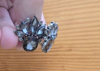 Pendientes negros con brillantes