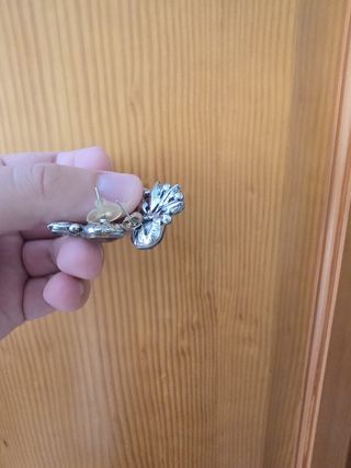 Pendientes negros con brillantes