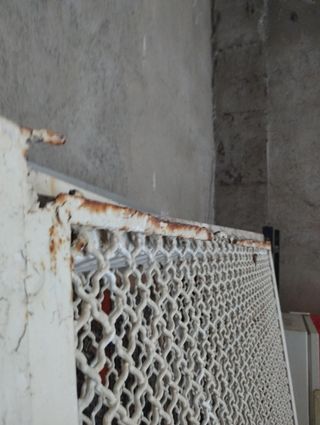 Una puerta de dos hojas 
