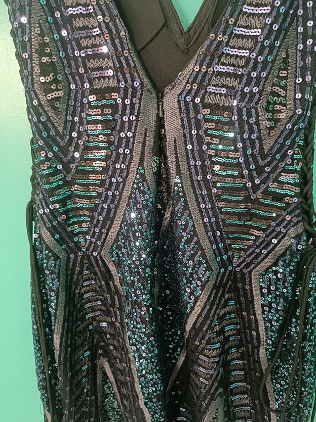 Vestido de pedrería y lentejuelas