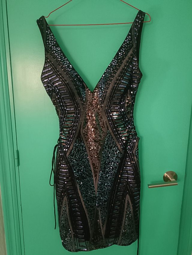 Vestido de pedrería y lentejuelas