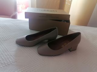 Zapatos tacon medio beige