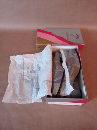Zapatos de tacón Alviflex. Talla 39.