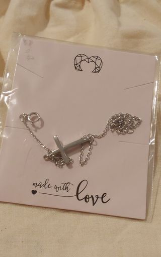 Pulsera finita de cruz en plata de primera ley