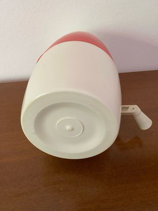 Tritaghiaccio manuale bianco e rosso