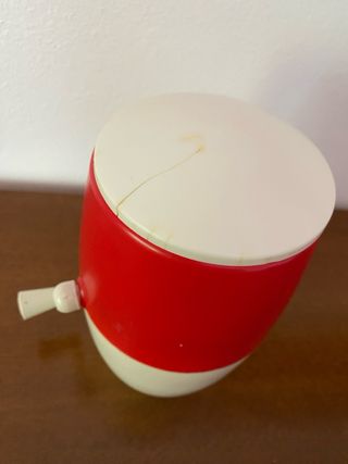 Tritaghiaccio manuale bianco e rosso