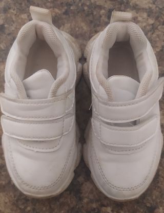 ZAPATILLAS 23