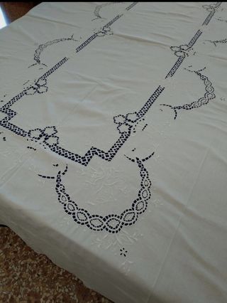 Tovaglia ricamo a mano 12 PRS. Cotone 