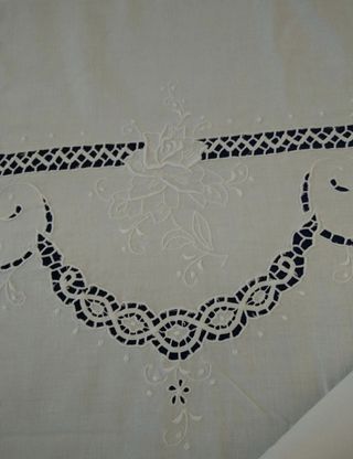 Tovaglia ricamo a mano 12 PRS. Cotone 
