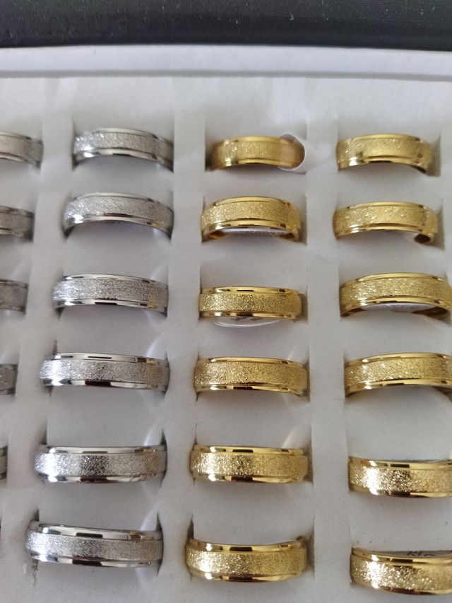 Anillos de acero nuevos