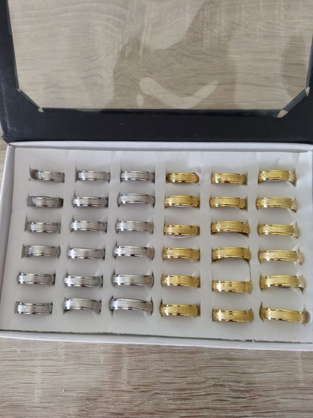 Anillos de acero nuevos
