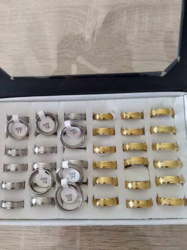 Anillos de acero nuevos