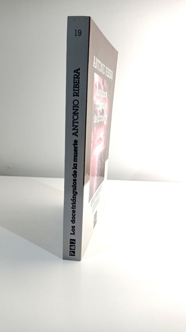 LIBRO LOS DOCE TRIÁNGULOS DE LA MUERTE