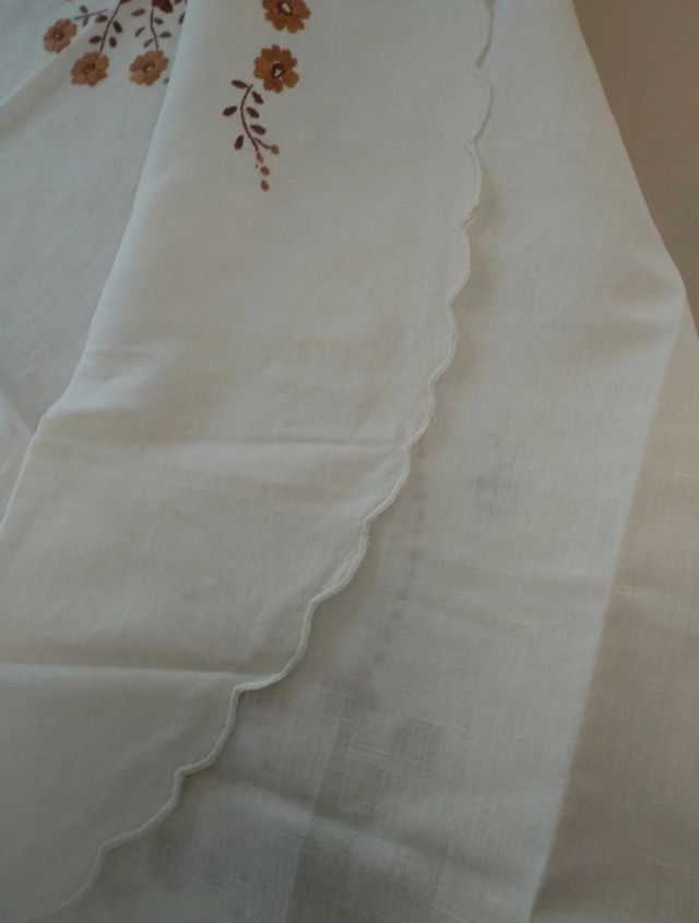 Tovaglia ovale 8 PRS. Lino ricamo fioren