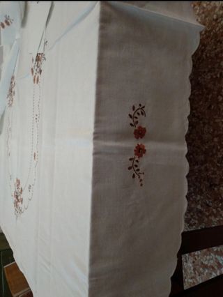 Tovaglia ovale 8 PRS. Lino ricamo fioren