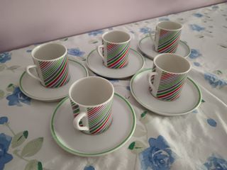 Servizio da caffè composto da 6tazzine e 6 pia