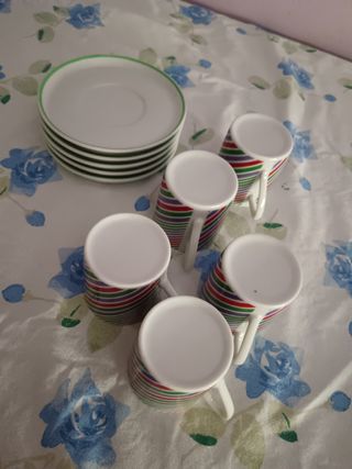 Servizio da caffè composto da 6tazzine e 6 pia