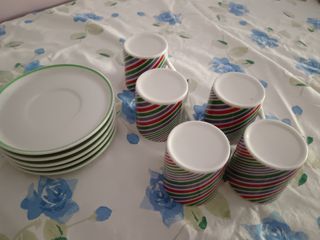 Servizio da caffè composto da 6tazzine e 6 pia