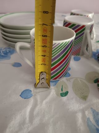 Servizio da caffè composto da 6tazzine e 6 pia