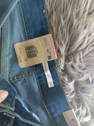 Pantalón vaquero leviS talla 27