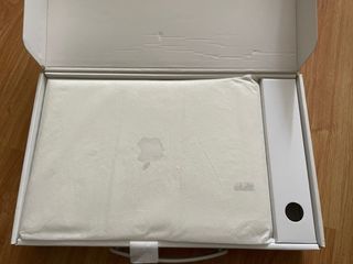 Portatil Apple Macbook blanco estropeado