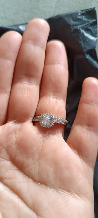 Anillo de compromiso de plata 