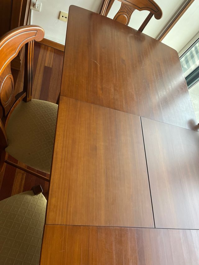 Mesa madera y sillas