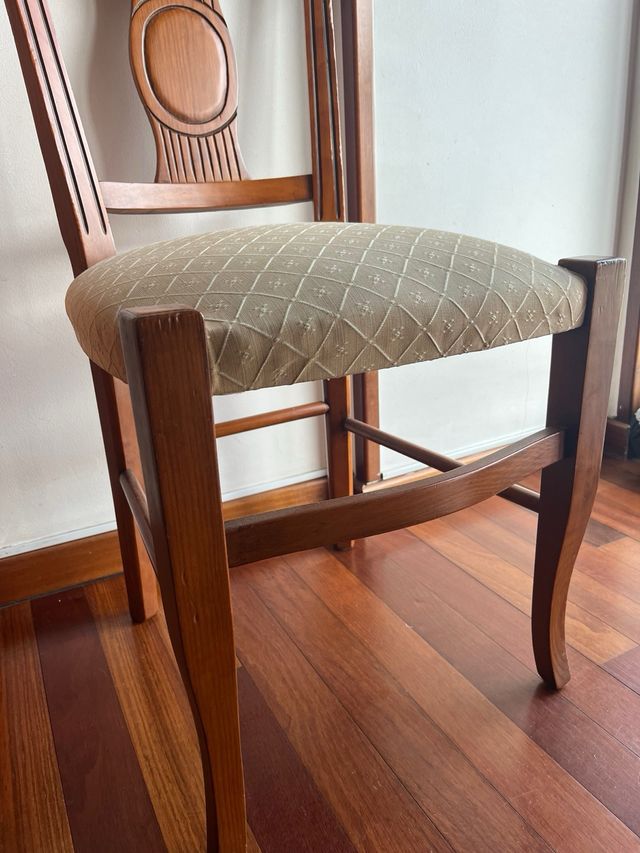 Mesa madera y sillas