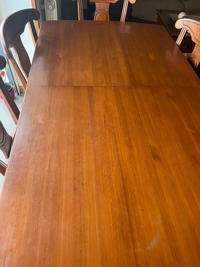 Mesa madera y sillas